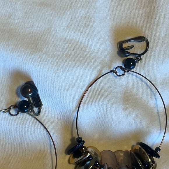 Stunning Clip Hoop Earrings with Loose Stones - Picture 3 of 7